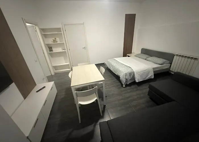 TREND APARTMENTS vicio la metro Maciacchini APPARTAMENTI MODERNI WI FI GRATUITO NUOVA GESTIONE